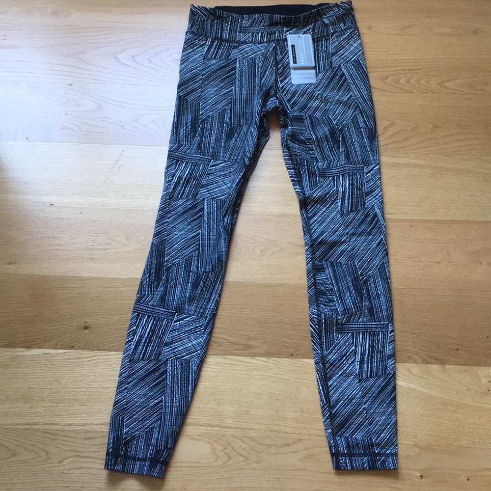 NWT woman under armour leggings. Size S
